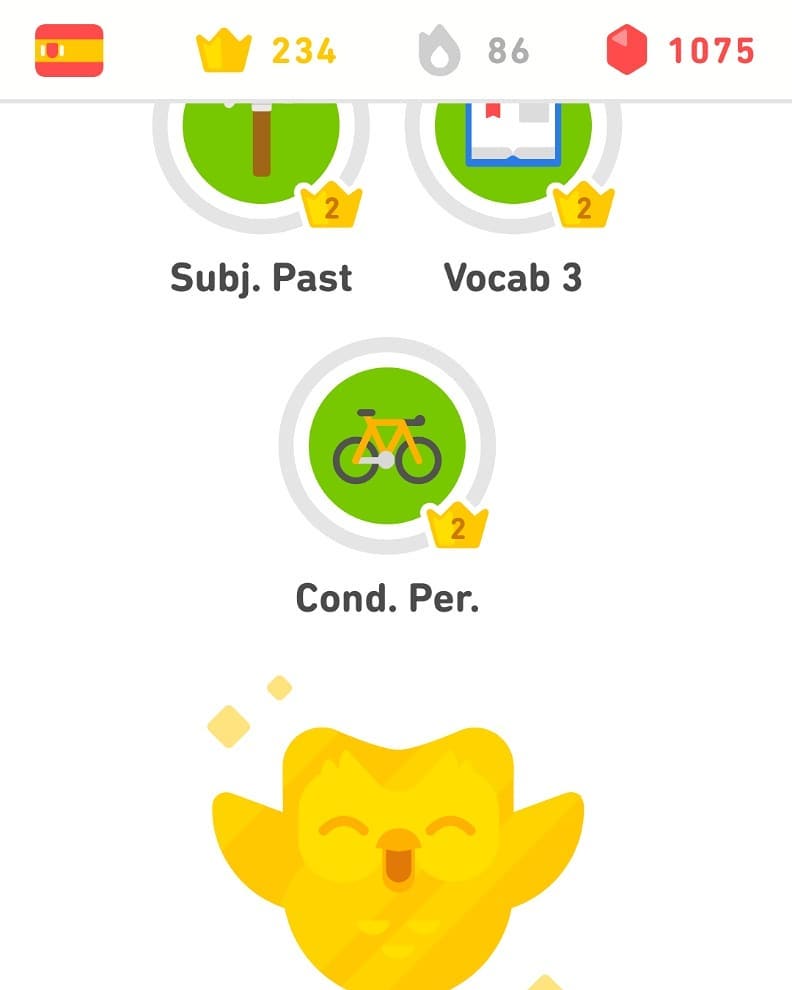 Screenshot of a mobile app with a spanish flag icon in the upper corner, circles with number 2 crown labels, and a golden owl trophy at the bottom.